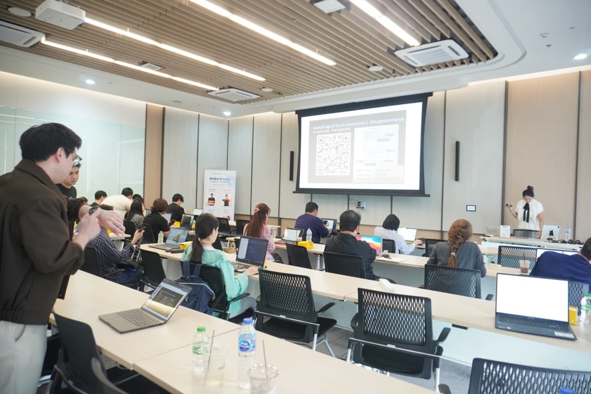 ผู้เข้าร่วม Workshop กำลังฟังบรรยายในงาน AI For E-commerce Workshop ครั้งที่ 1
