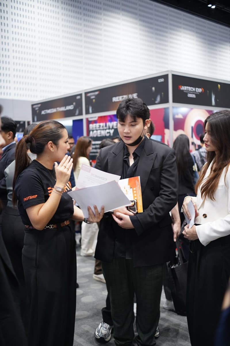 ทีม FastShip พูดคุยกับผู้เข้าชมงานที่บูธ MarTech Expo 2026