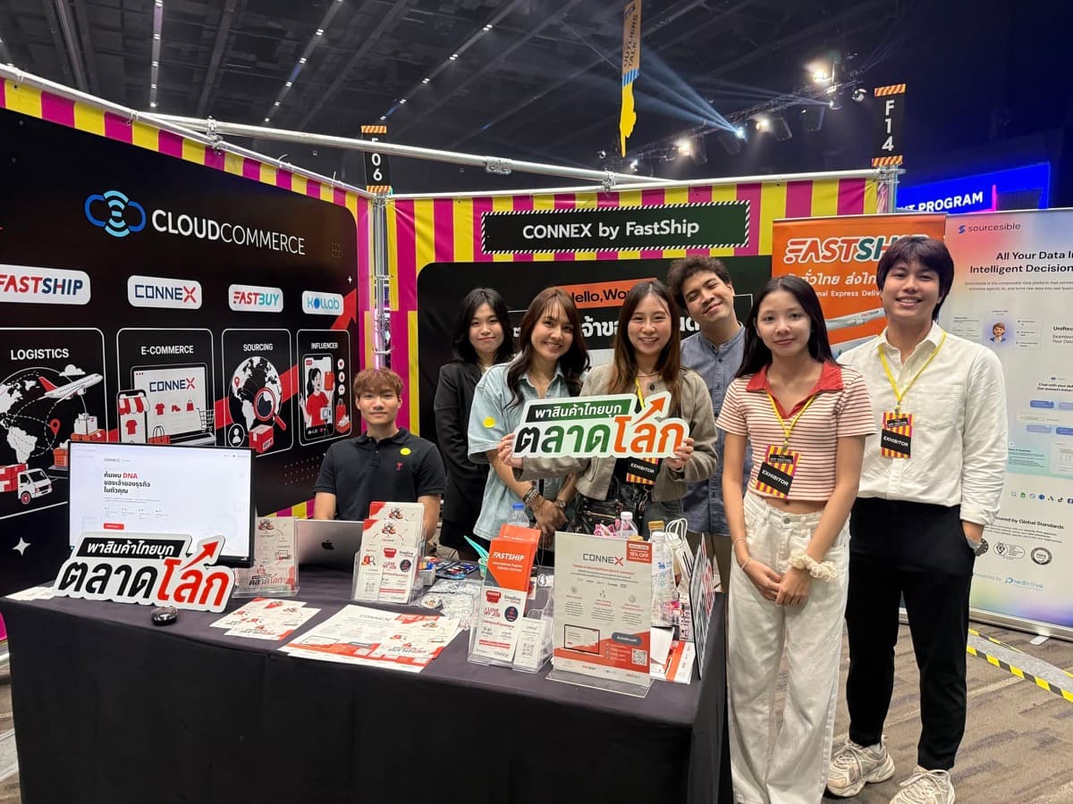 ทีม FastShip และ CONNEX ที่บูธงาน WTF Festival