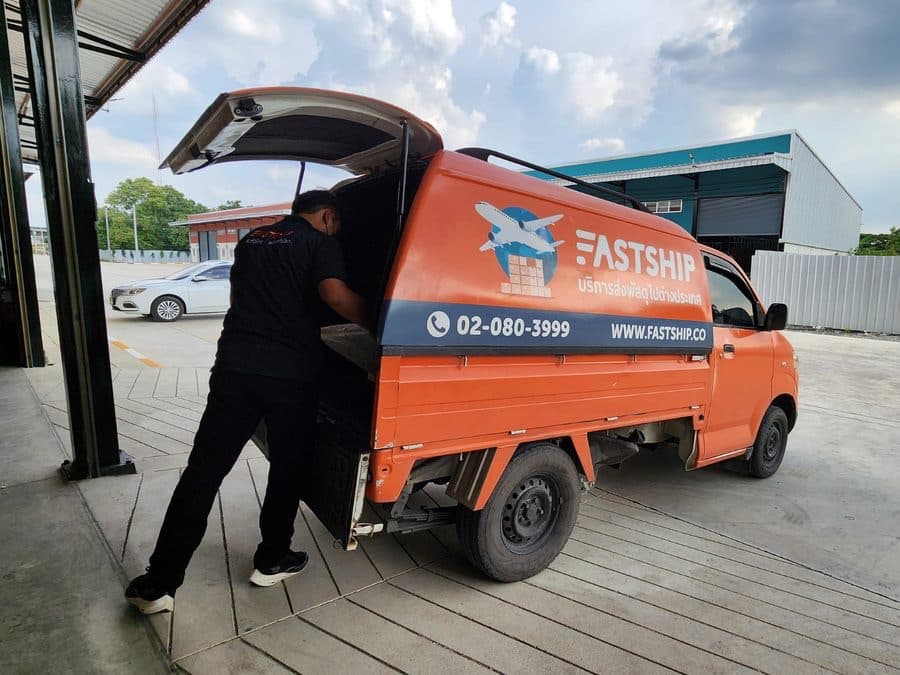 พัสดุพร้อมออกเดินทางจากคลัง FastShip