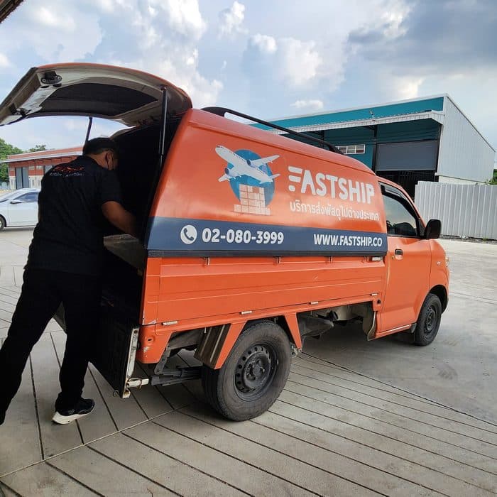 ทีมงาน FastShip เข้ารับสินค้าถึงธุรกิจ