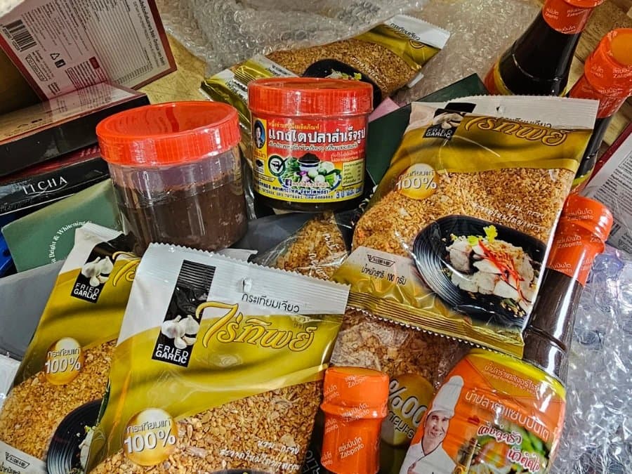 กระเทียมเจียวและน้ำปลาร้าแซ่บบรรจุซองพร้อมส่ง
