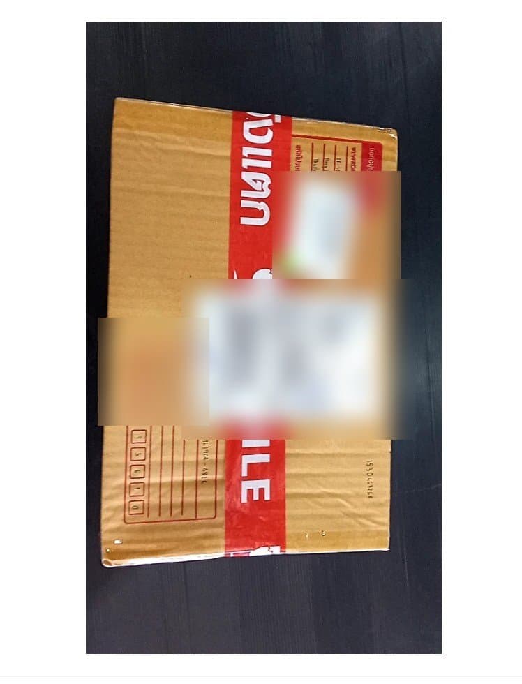 ภาพถ่ายจริงของกล่องพัสดุ FastShip ก่อนส่งออก ดูได้จากหน้ารายละเอียด Tracking (เลขติดตามถูกเบลอไว้)